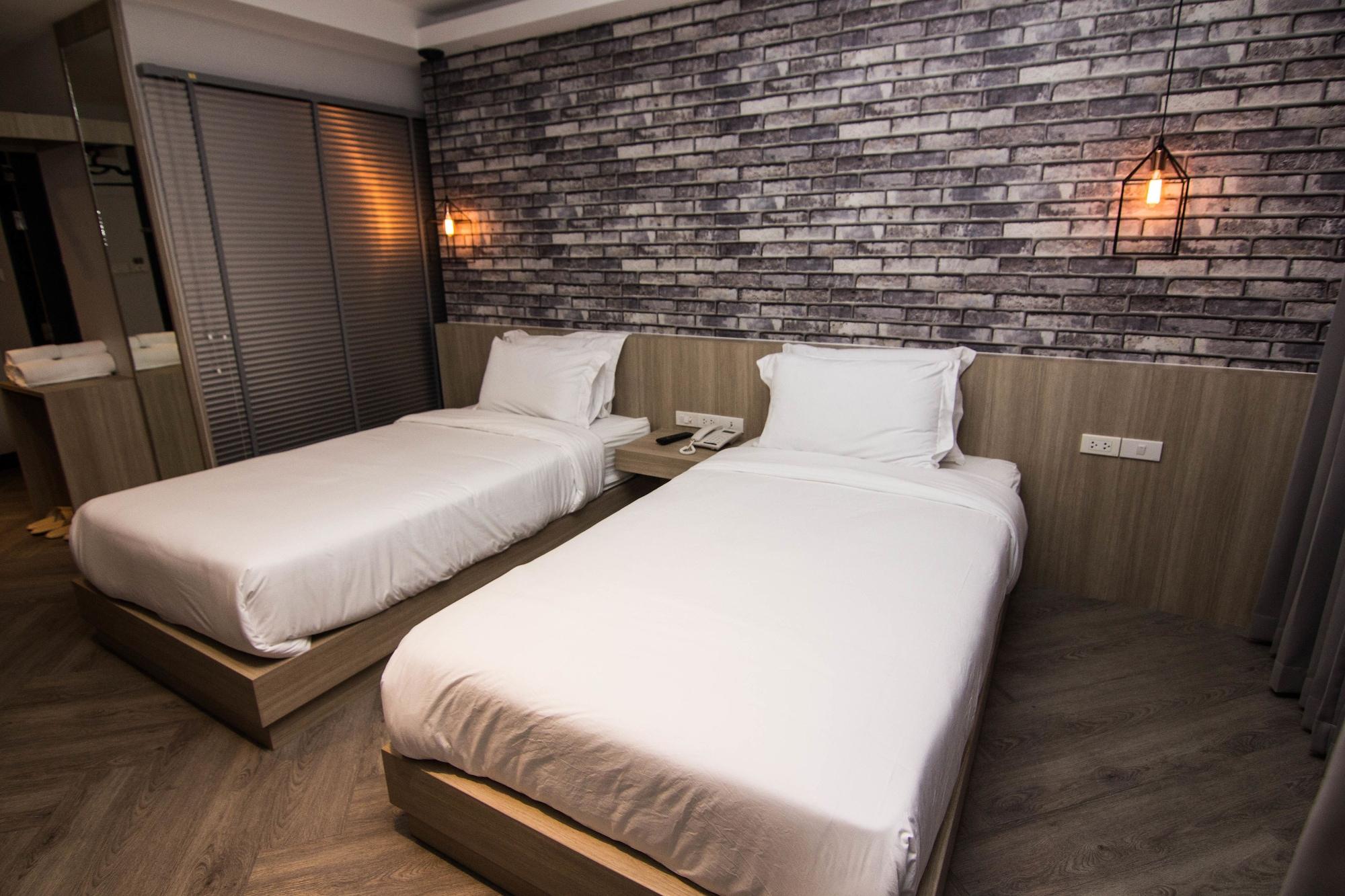 168 Studio Hotel Ubon Ratchathani Exterior photo